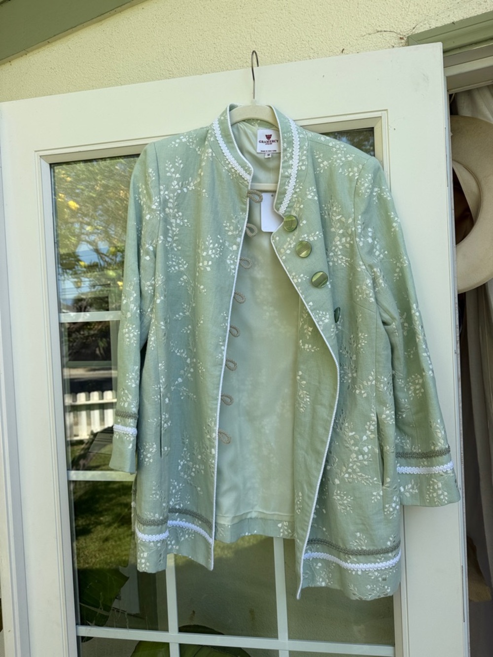 Light Green Embroidered Women's Jacket with Decorative Buttons
